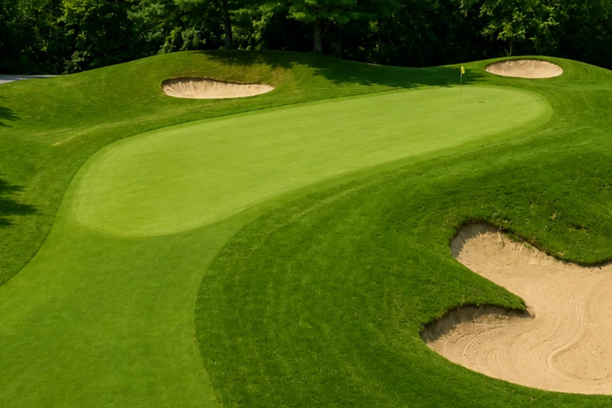 View of the green on Hole 18 at EagleSticks Golf Club