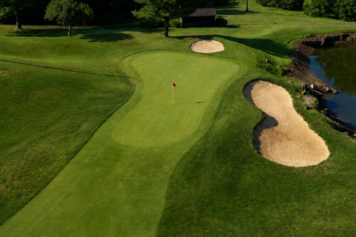 View of the green on Hole 7 at EagleSticks Golf Club