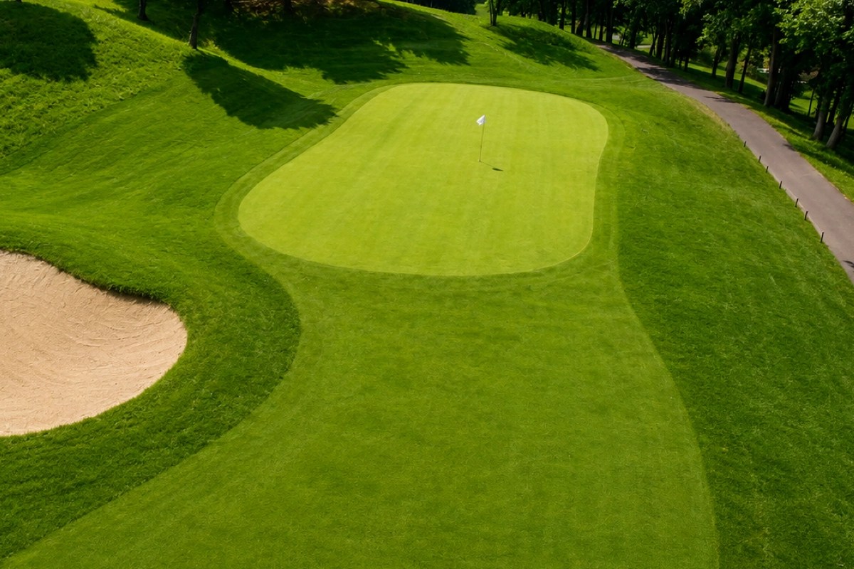 View of the green on Hole 17 at EagleSticks Golf Club
