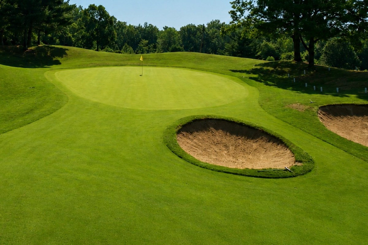 View of the green on Hole 6 at EagleSticks Golf Club