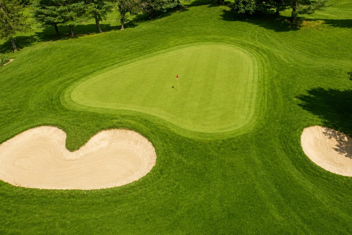 View of the green on Hole 16 at EagleSticks Golf Club